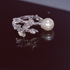 2024 New Niche Design Sparkling Zirconia Pearl Ring for Women, Instagram Trendy, Light Luxury, High-End Open Finger Ring