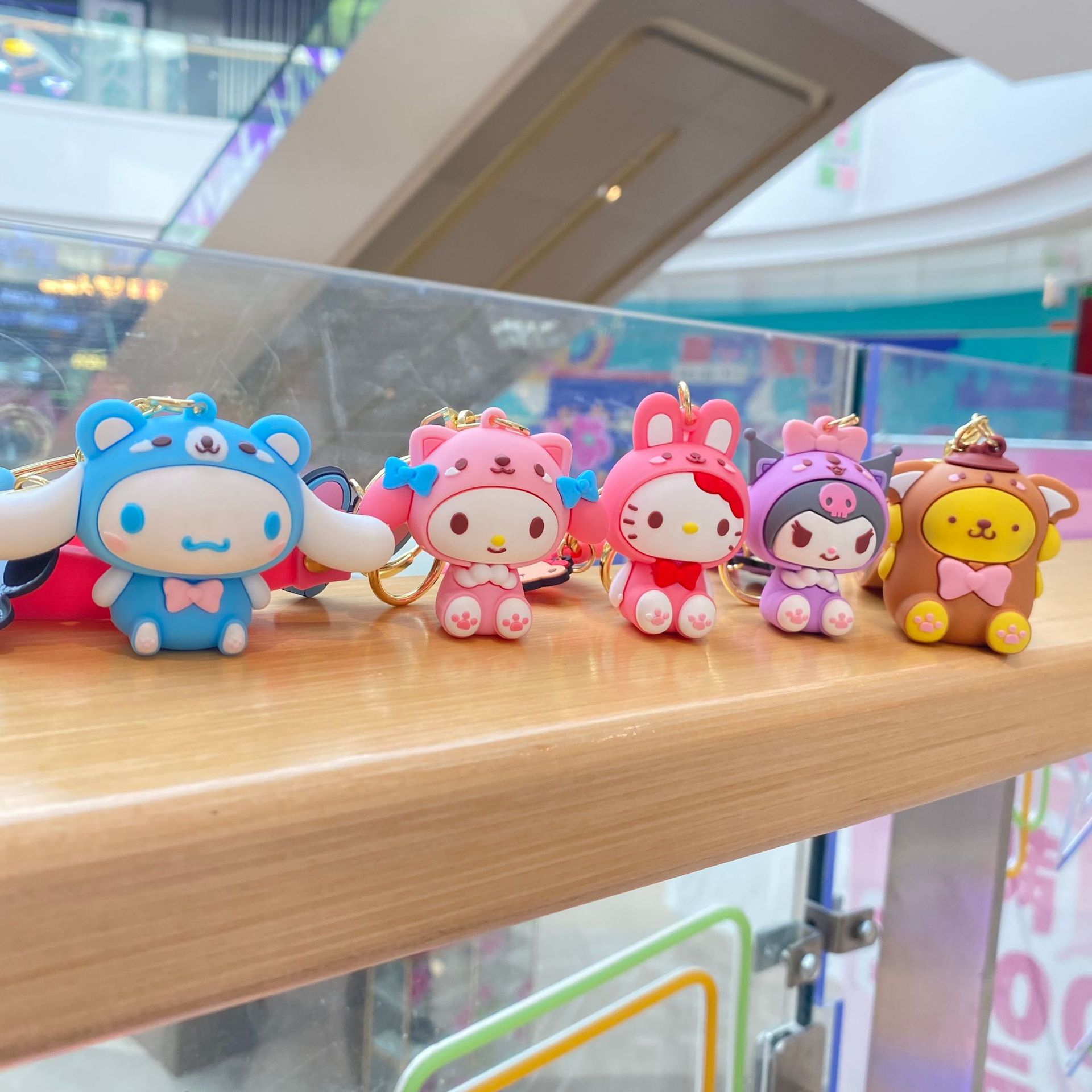 Llavero con Colgante de Muñeca Estilo Sanrio, Lindo Llavero de Dibujos Animados, Colgante para Máquina de Muñecas, Coche