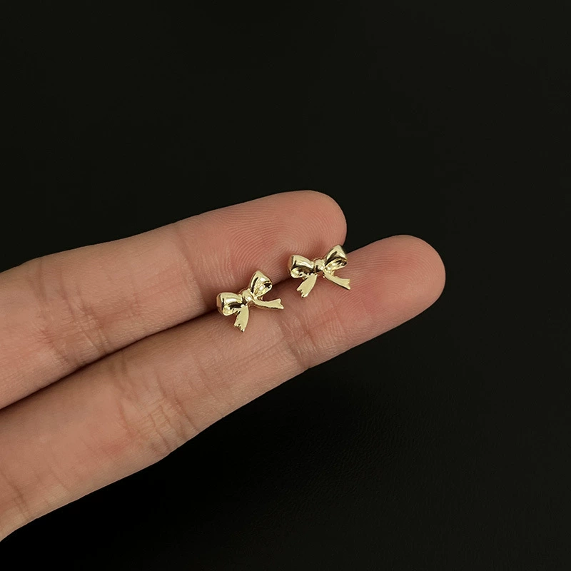 Серебряная игла, золотые универсальные ретро серьги, серебро 925 образец, интернет-знаменитость, стиль легкой роскоши, стиль высокого качества, яркий запоминающийся стиль