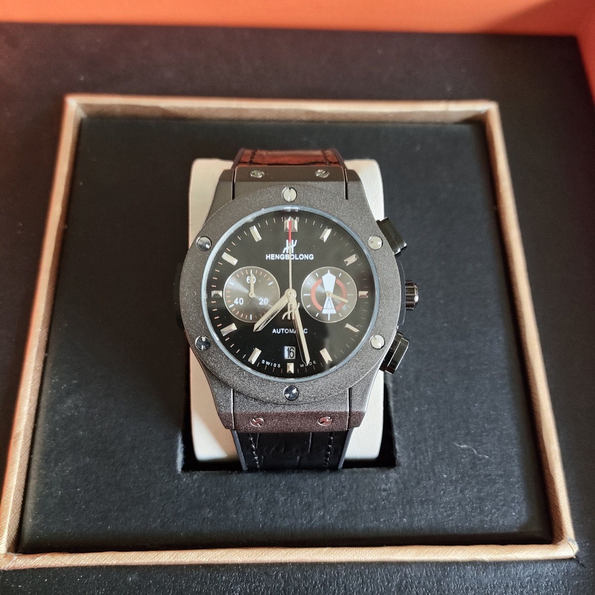 恒家は時間を計って秒の多機能の石英の男性の時計を走らせます。