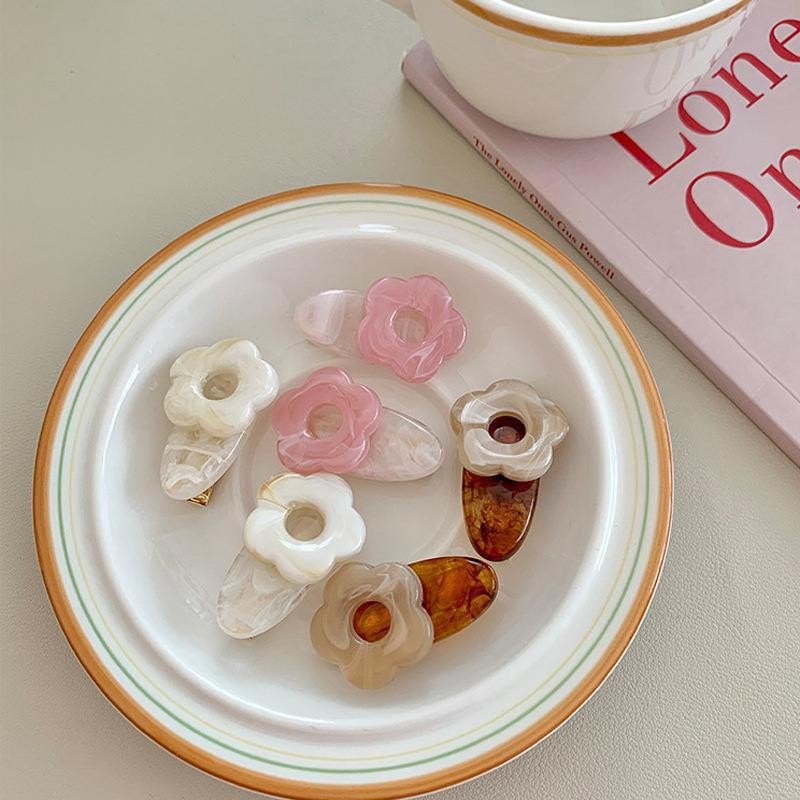 20 PCS/Package 20 * 19mm Hole 6~9.9mm Arylic Flower Pendant display picture 2