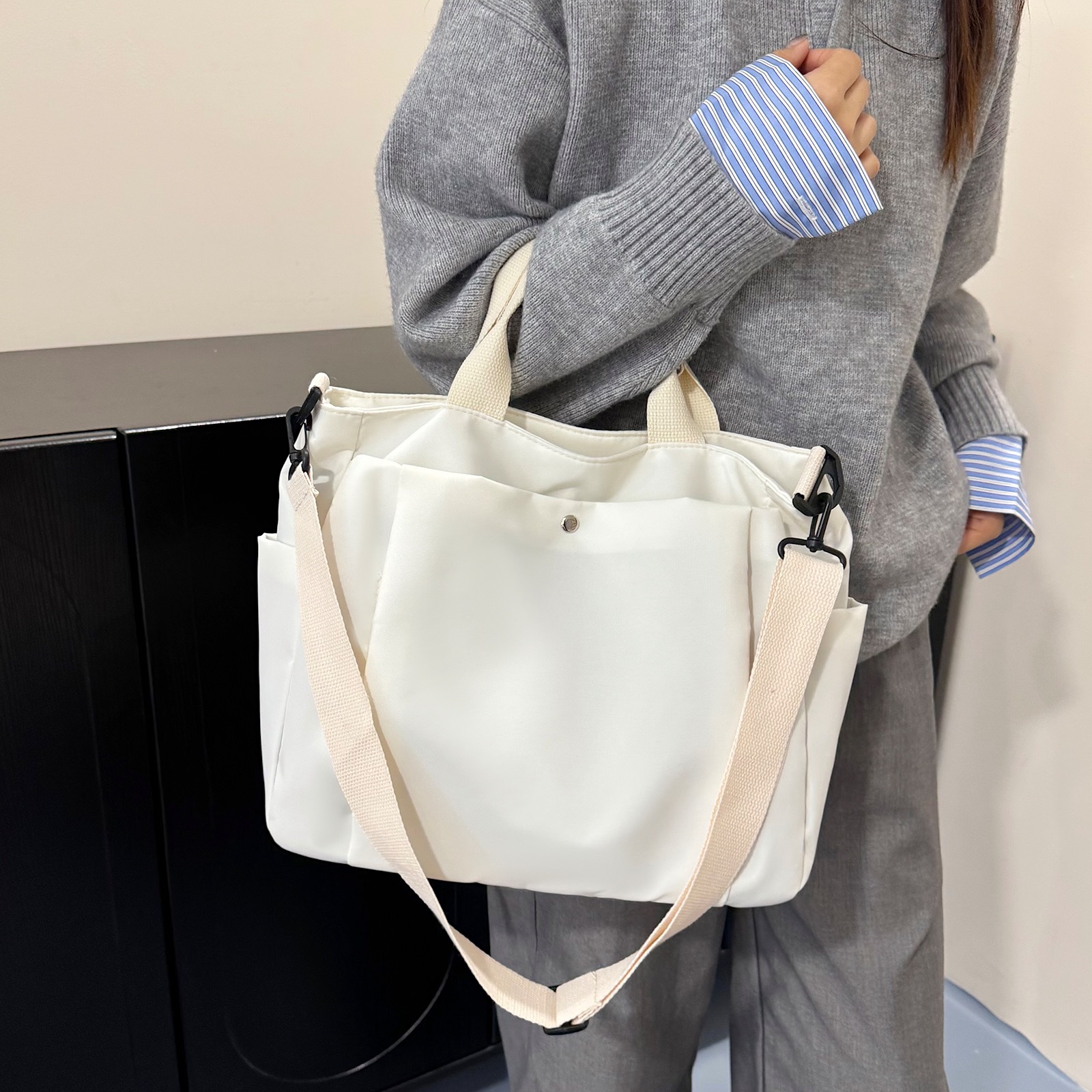 New style hand-held crossbody large bag for women, student school bag, simple casual nylon bag, large capacity women's bag wholesale