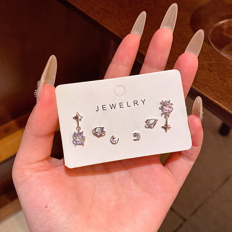 S925 aguja de plata exquisito ZIRCON oído-aumento traje pequeño oído espárragos Luz de lujo nicho versátil temperamento perla pendientes femeninos