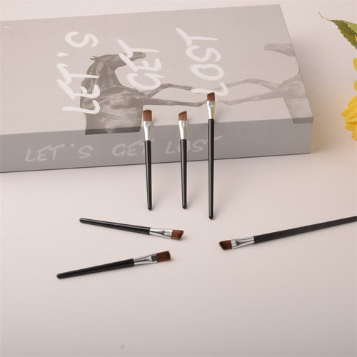 Direct Manufacturer Sales Single Eyeshadow Brush Slanted Head Brush Mini Portable Flat Head Eyeshadow Stick Lip Brush Beauty Makeup Tool