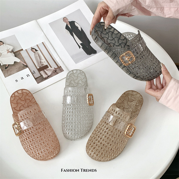 Fashionable women's slippers flat