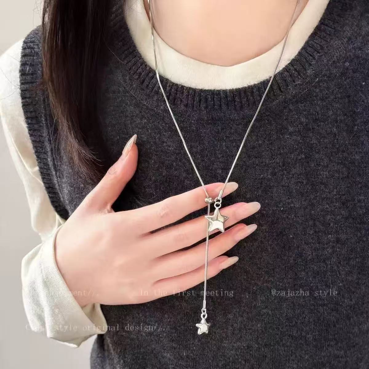 Simple silver star pendant pull-out necklace for women, light luxury with a high-end feel, elegant sweater chain, sweet and cool neck accessory