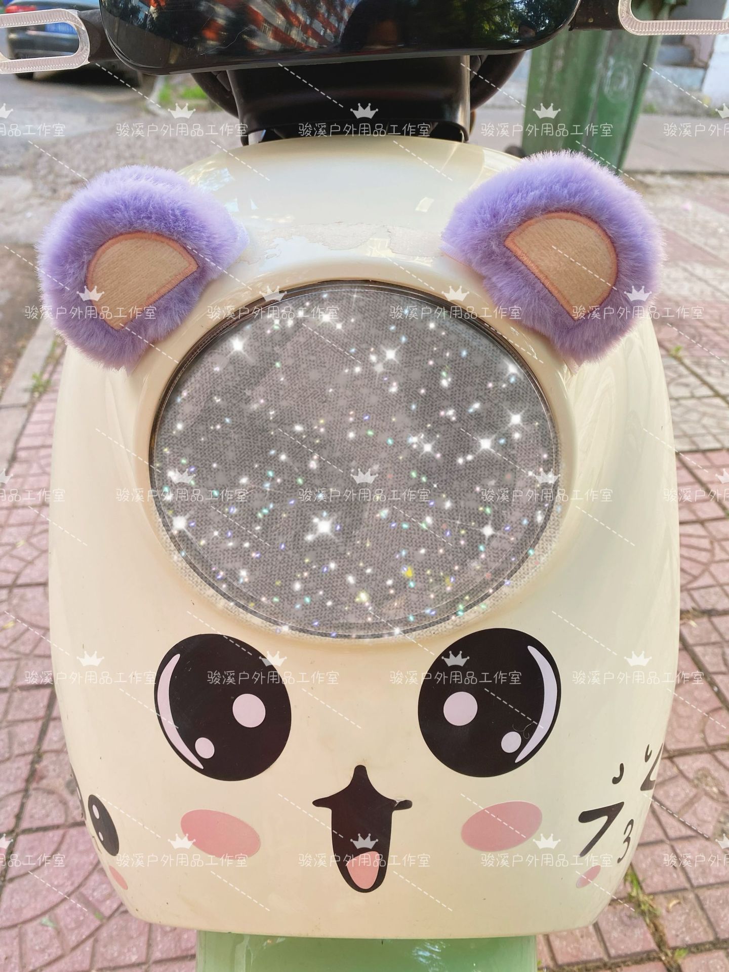 헬멧이없는 보라색 곰 귀 쌍