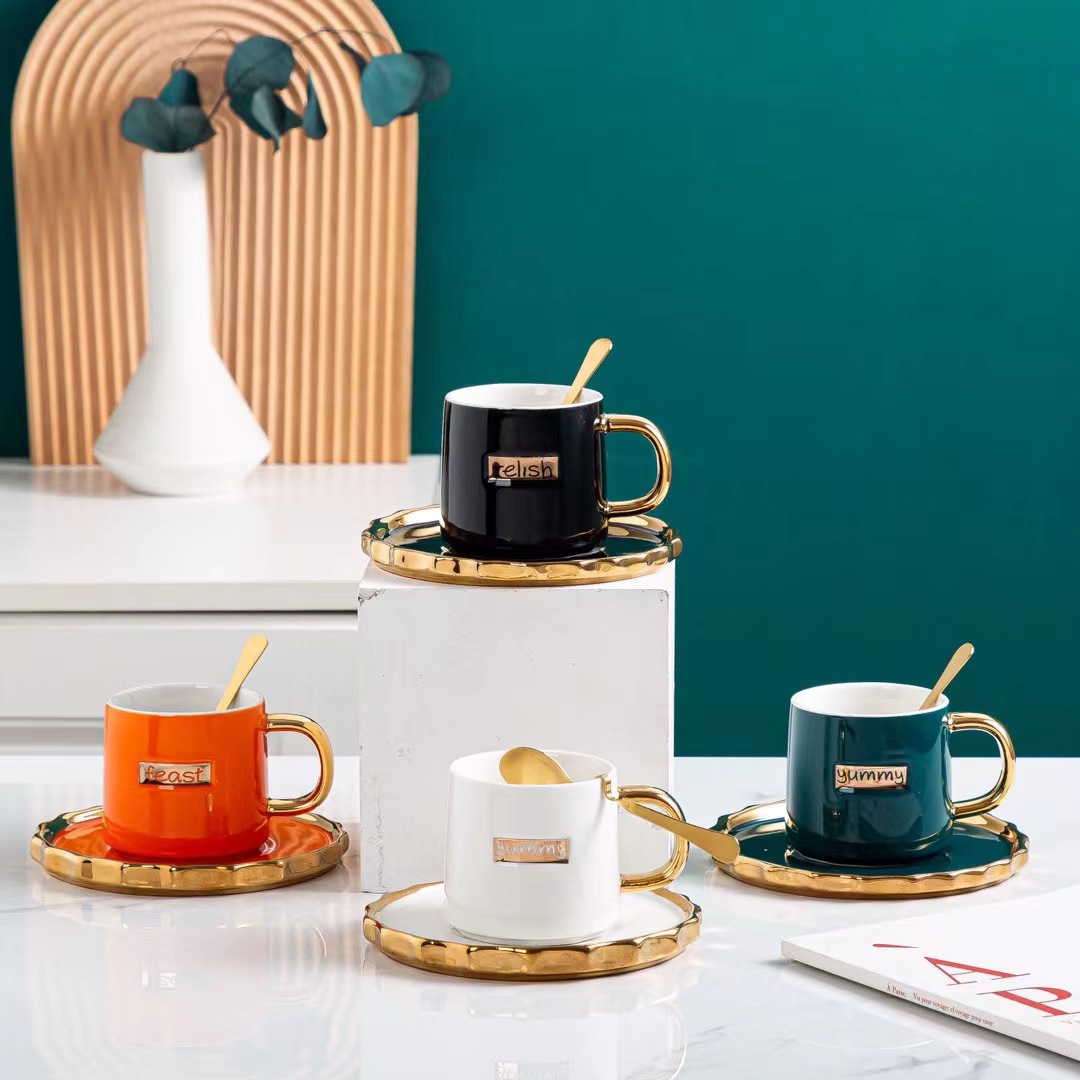 Estilo nórdico de cerámica chapado en oro taza de café y platillo traje regalo taza de té de la tarde taza de bebida personalizada taza de oficina