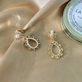 A pair of triangular cushion ear clips
