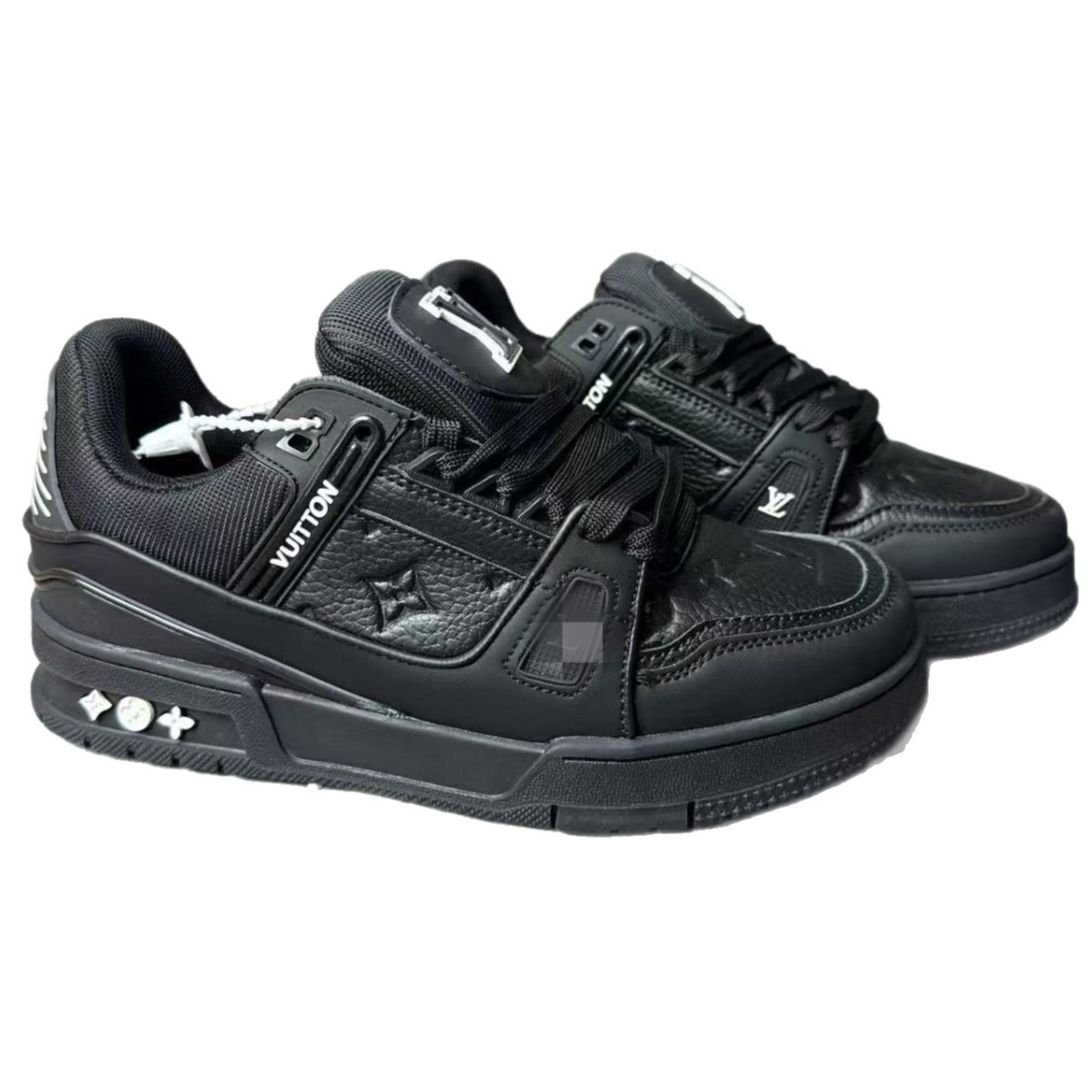 Spot comercio exterior transfronterizo burro entrenador blanco cemento vaqueros azul moda deportiva casual pareja hombre y mujer skate