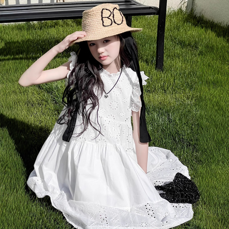 Girls White dress Summer Dress 2025 New Middle and Large Children's Flying Sleeve Princess Dress Cotton Hollow Beach Dress Western Style Girls White dress Summer Dress 2025 New Middle and Large Children's Flying Sleeve Princess Dress Cotton Hollow Beach Dress Western Style