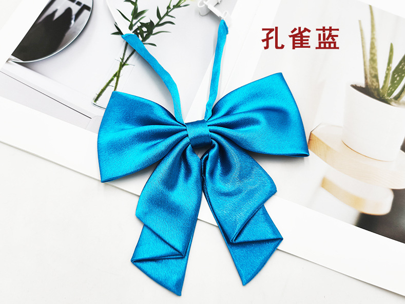 Spot al por mayor color sólido superficie brillante vino negro cuello rojo flor femenino estilo universitario nuevo estilo cola de golondrina plegable pajarita de raíz de pluma grande