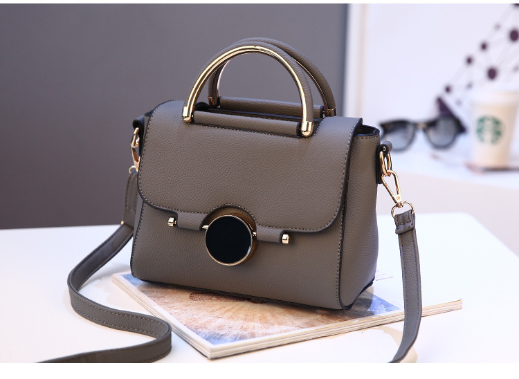 Women's Small Pu Leather Solid Color Vintage Style Classic Style Square Lock Clasp Crossbody Bag display picture 19