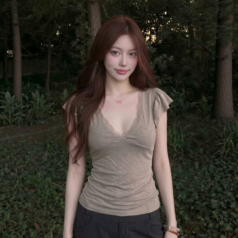 Sexy Pure Desire Style V-Neck Short-Sleeved T-Shirt for Women in Summer, Lace Splicing, Slim Fit, Hot Girl Style, Unique and Beautiful Top
