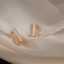 耳钉;耳环;项链