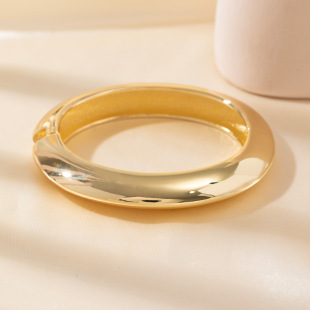 �W���羳�OӋ�Еr�н�ɫ�������C����r���F���A�h���Bracelet