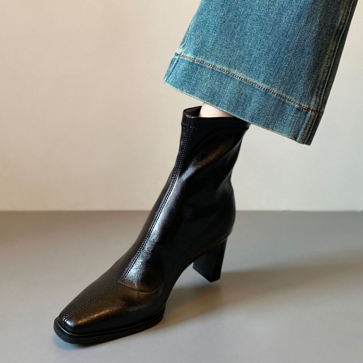 Stivali da pendolarismo eleganti, eleganti, morbidi, con tacco alto, alla caviglia, in pelle di vacchetta, con punta affilata, elasticizzati, autunno_voghion.com