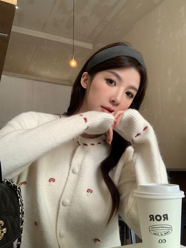 温柔韩系圆领针织开衫少女感2025秋冬新款宽松甜美减龄毛衣外套女|undefined
