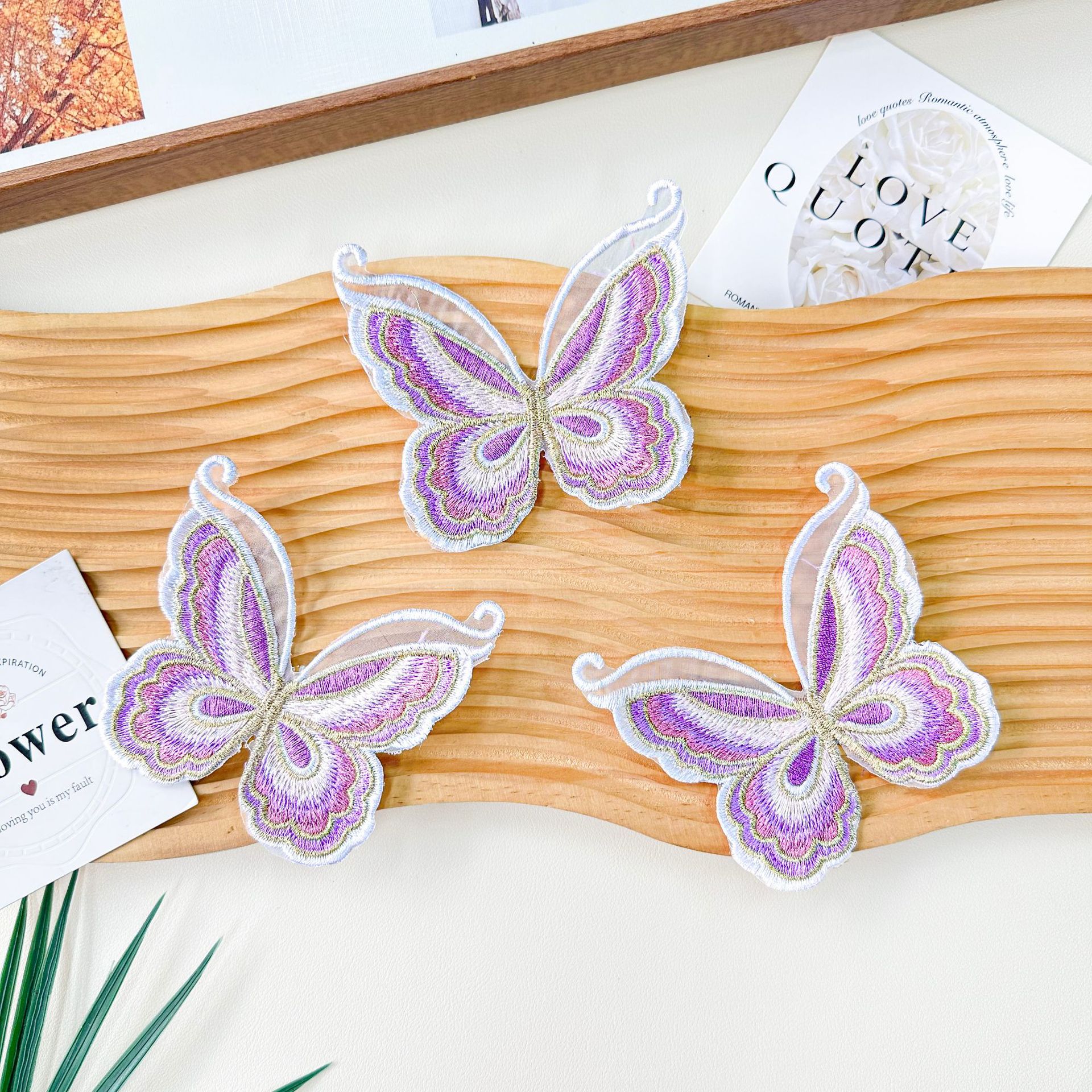 Mariposa de bordado púrpura hecha a mano DIY joyería decoración calcomanías ropa bolsas toque de cabello adornamiento de tela accesorios al por mayor image 5