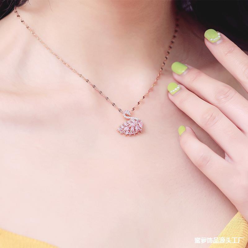 Fashionable swan with zircon