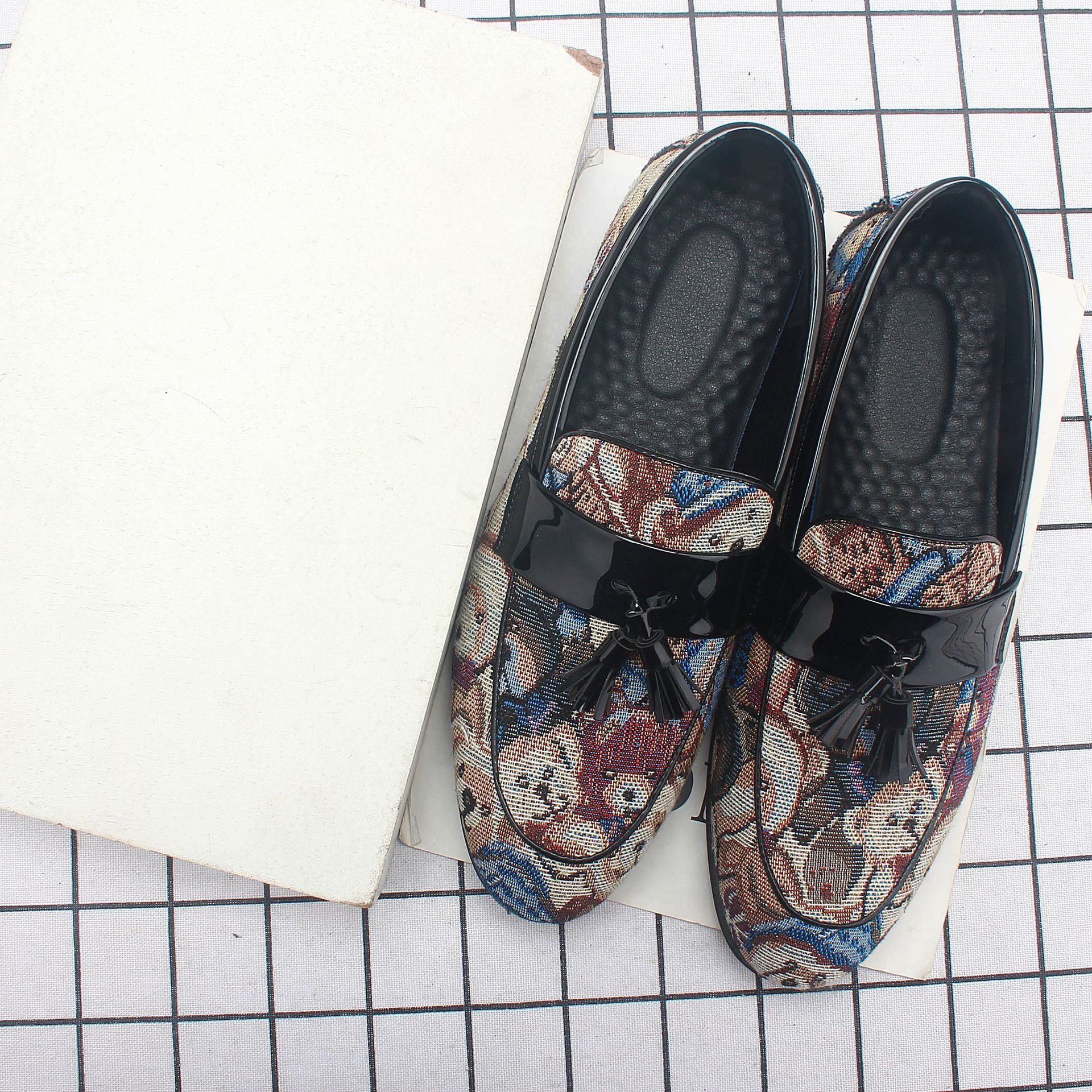 �羳��Ь����ͨ����Ь�׽���������һ�ŵ�����ƤЬ1300