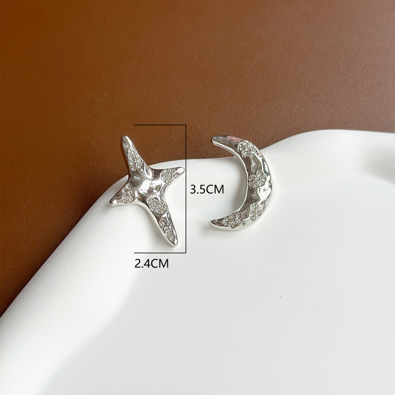 Bijoux En Gros Style Simple Star Lune Alliage Strass Asymétrique Placage Incruster Boucles D'oreilles display picture 1