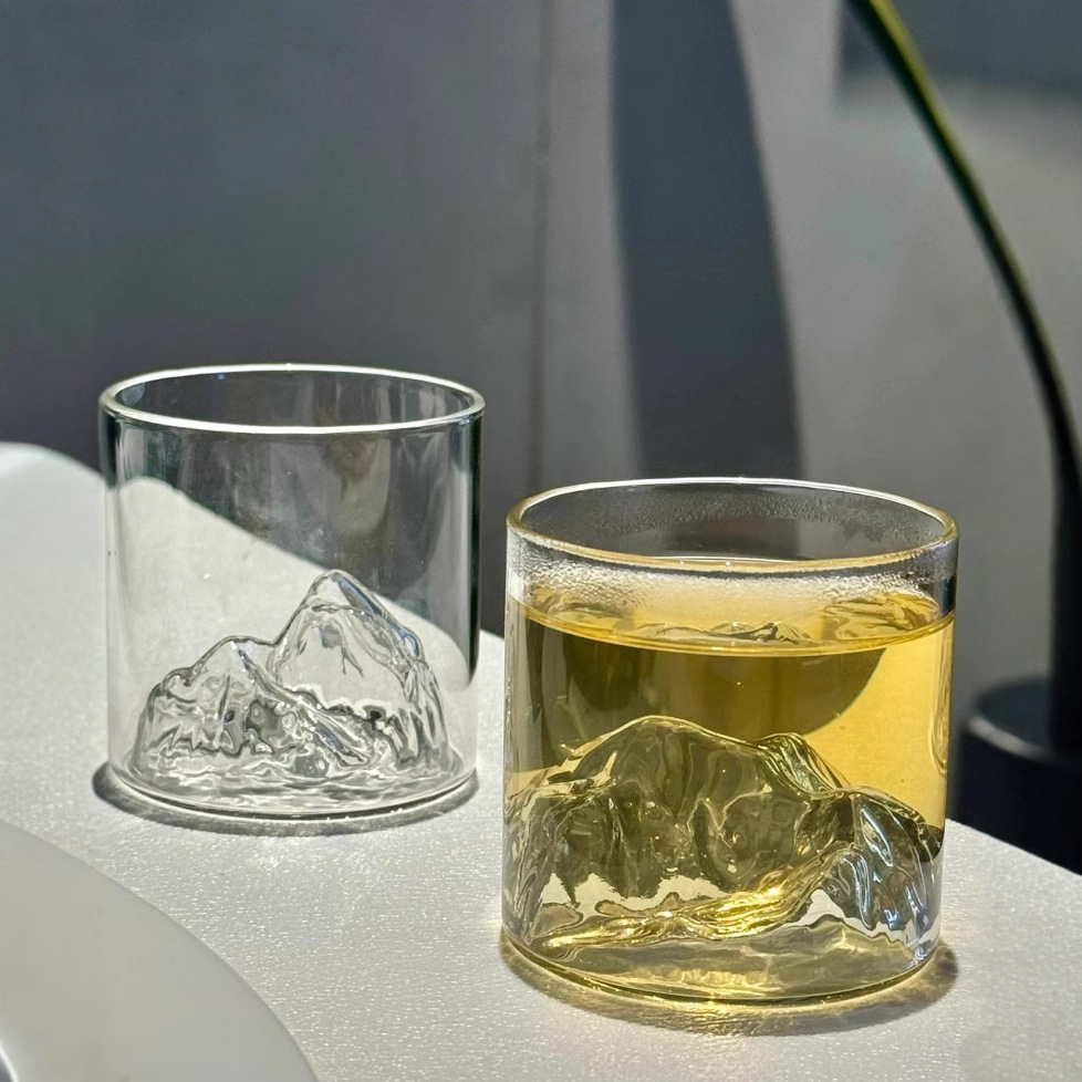 High-Quality Snow Mountain High Borosilicate Whiskey Coffee Cup, Trendy High-Quality Wholesale Cold Drink Glass, High-Temperature Resistant Cup