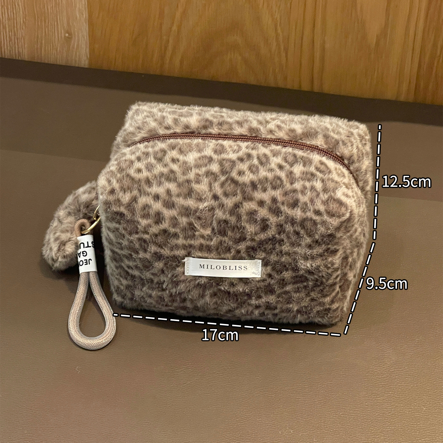 Nueva bolsa de maquillaje impresa de leopardo de peluche de pelo de conejo multifuncional portátil otoño y invierno para salir bolsa de almacenamiento de lavado de gran capacidad