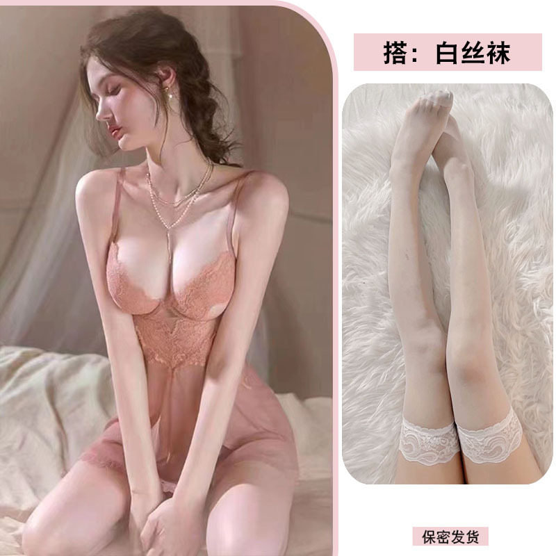 피부색 잠옷 + 흰색 스타킹