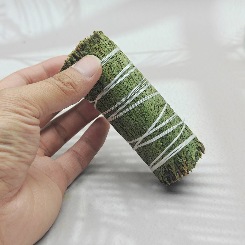 Manufacturer Wholesale High Mountain Cedar Sticks Natural Plant Incense Aromatherapy Fragrance Grass Sticks Indoor Single Bundle Weighing 40 Grams or More