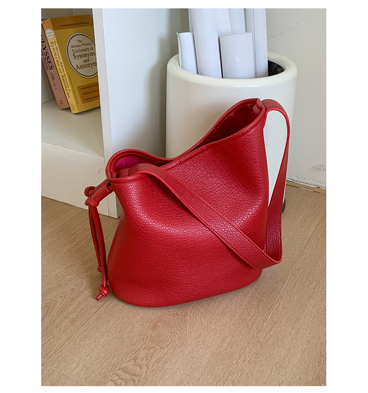 Fashionable and simple commuter small bag for women 2025 new summer versatile single-shoulder underarm bag, popular crossbody bucket bag undefined