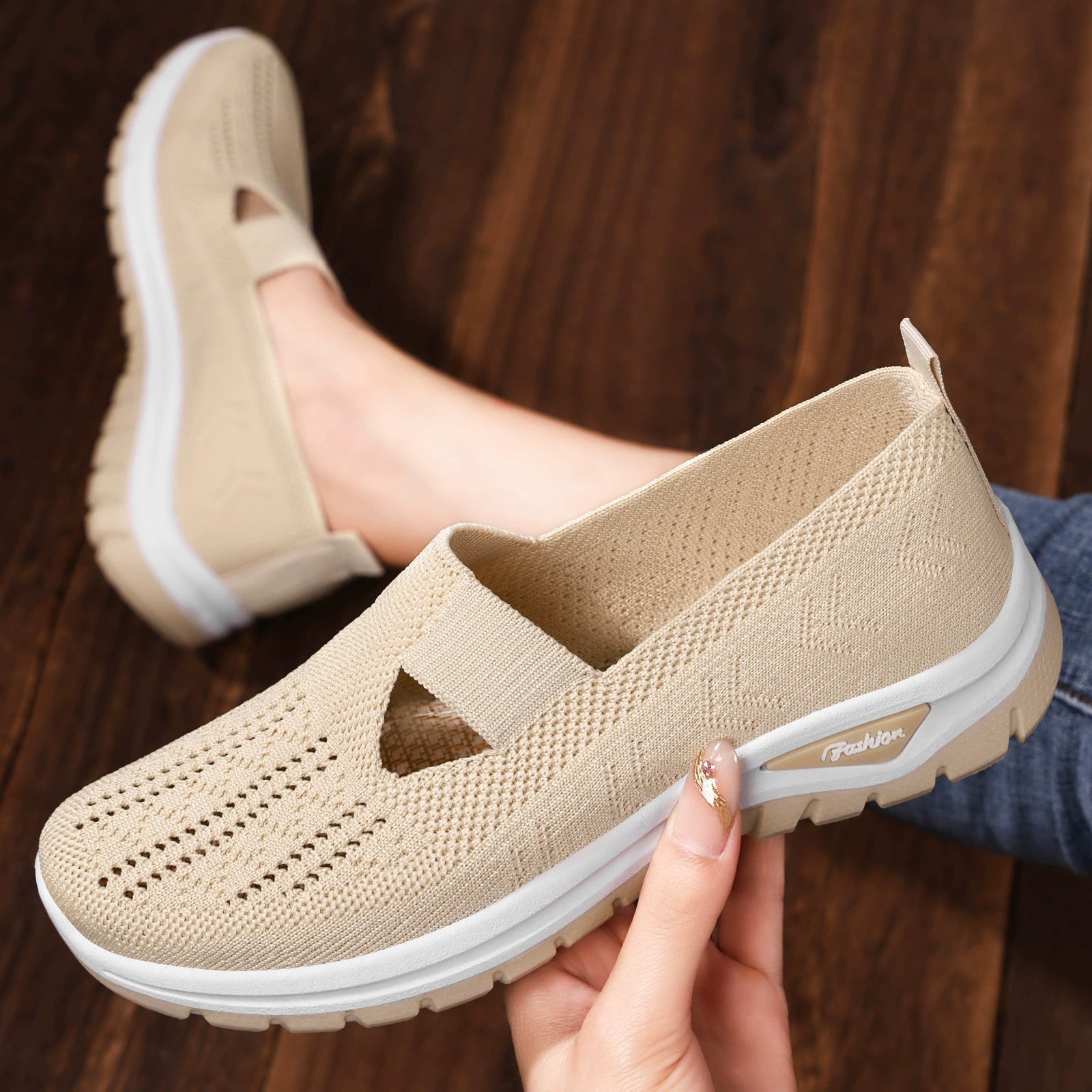 Женская обувь, универсальная дышащая летняя обувь, трансграничная дропшиппинг, обувь для мам среднего и пожилого возраста, мягкая подошва, не утомляющая повседневная обувь с сеткой.