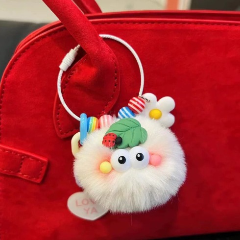 자동차 키 체인 여성 센스 귀여운 봉제 백 펜던트 백팩 가방 교수형 작은 선물 작은 석탄 공 트렌디