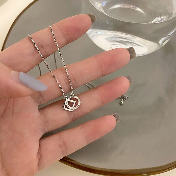 Geometric Stitching Necklace Women's ins Trendy Light Luxury Niche Design High-grade Necklace Simple Mobius Clavicle Chain