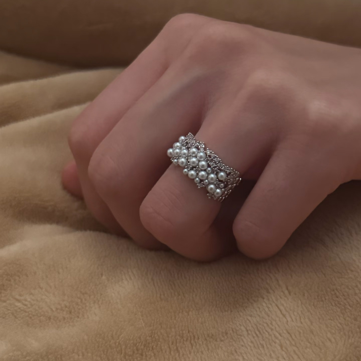 Light Luxury and High-End Pearl Ring for Women, Niche Design, Ins-Style, Adjustable Open Ring for the Index Finger, Personalized Ring