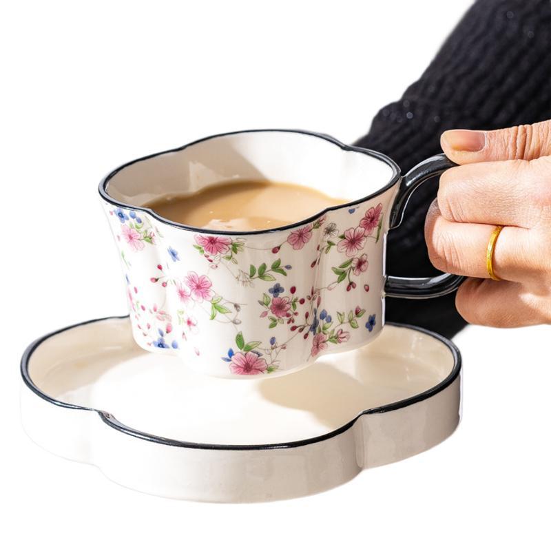 Retro flor de ciruela taza de café y plato conjunto de alta calidad exquisita taza de té de la tarde caja de regalo regalo de boda regalo de mano
