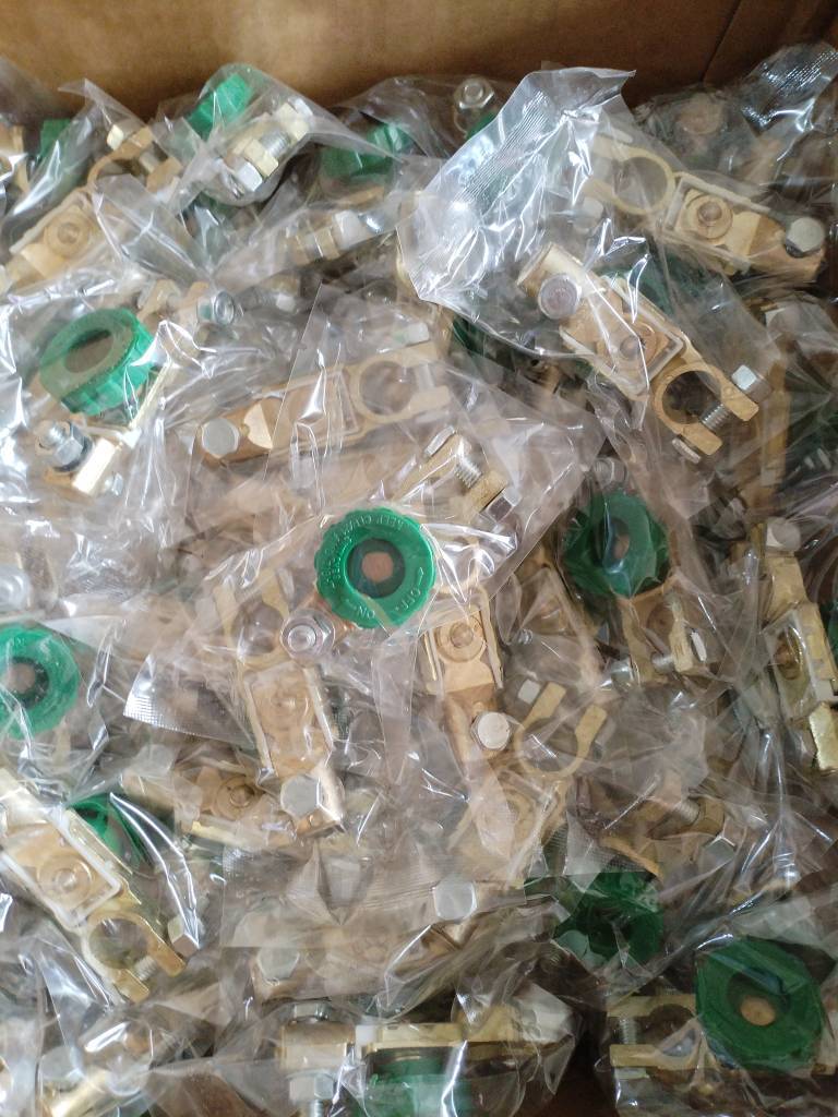 Car battery disconnect switch, multi-purpose battery cut-off switch for cars and trucks, made of zinc alloy and brass