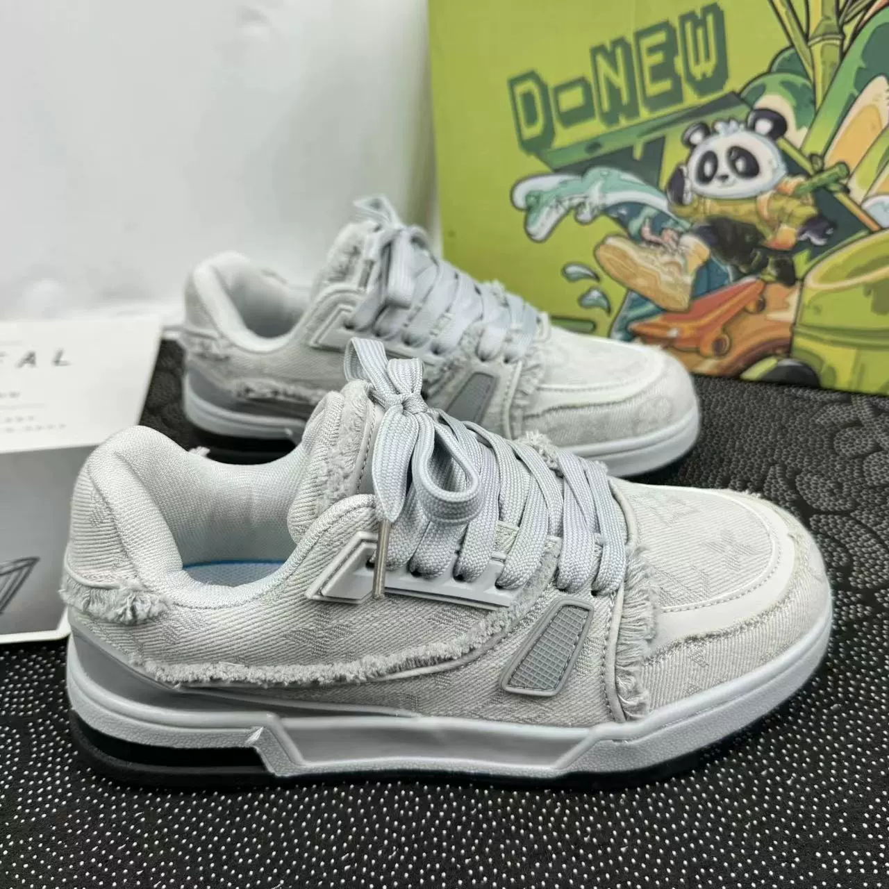 2024 новый стиль весенняя серая джинсовая ткань с бородой ретро хлебная обувь для женщин пара нишевые спортивные повседневные кроссовки для мужчин