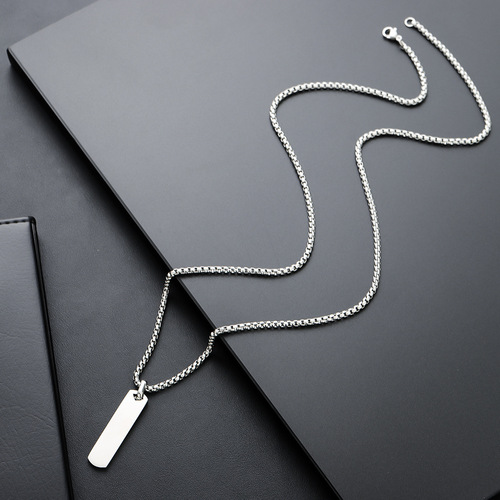 Square bar geometric necklace for men, titanium steel, colorfast, high-end, retro, versatile, personal accessory, niche, minimalist jewelry for women.
