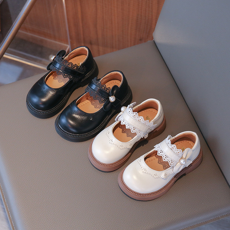 Zapatos de cuero de niñas primavera y otoño 2025 nuevos zapatos de suela suave para niños zapatos princesas zapatos negros de moda