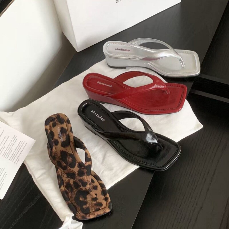 In-Stock Grape Mom New Style 5.5cm Wedge Leopard Print Thong Sandals for Women 2026 Summer Small Size Shoes