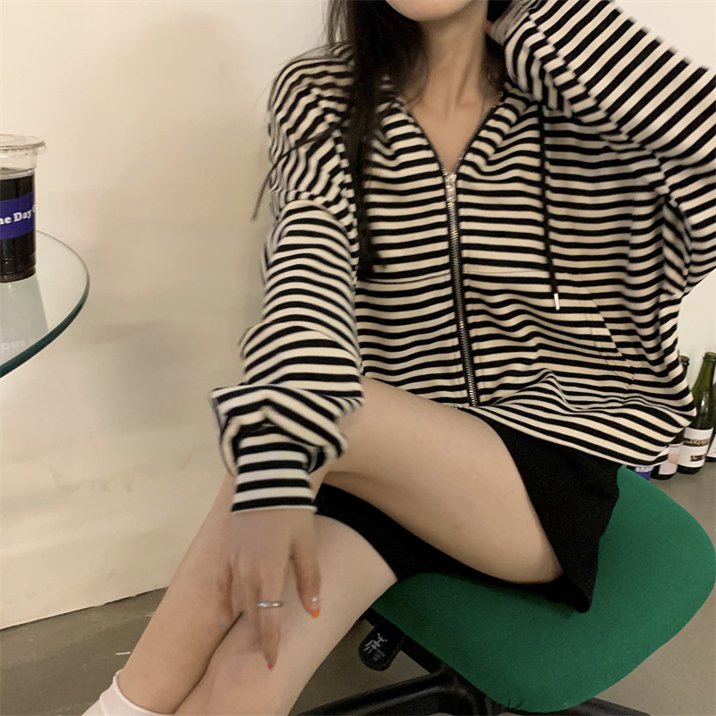455g Weight Long Sleeve Sleeve Length Zipper Placket Type Polyester Fabric Type Short Top Length Hoodie Tops Type Casual, Daily Occasion Hooded Neckline Regular Fit Fit Type Stripe Pattern Spring, Autumn Season Women's Gender Casual, Streetwear Style Women's Casual Streetwear Stripe Zipper Hoodie 22