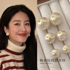 楊彩玉と同じスタイルのパールイヤリング 新作凱旋門純銀針イヤリング フレンチレトロイヤリング