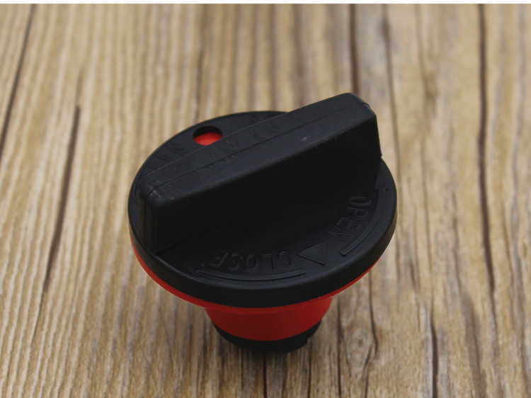 Suitable for Yamaha 100 models, including the Qiaoge 100, Fuxi 100, and Fuyi. The fuel tank cover is a universal accessory and can also be used for the NMAX155