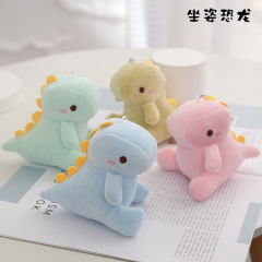 座っている恐竜のぬいぐるみの卸売りのカバンのペンダントはぬいぐるみのミニのかわいいぬいぐるみのキーホルダーの人形を飾ります。