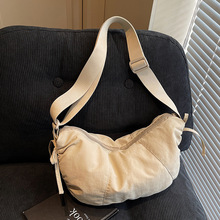 饺子包女斜挎包大容量通勤运动包骑行单肩包健身包学生尼龙布小包