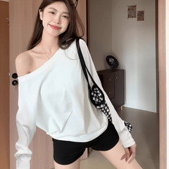 純粋な欲望の肩の白い斜めの肩の長袖のtシャツの女性の春秋のゆったりしている底のシャツの怠惰で独特な絶美の上着