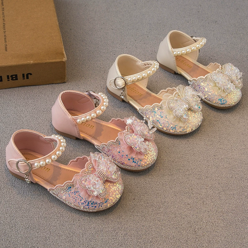 Баотоу сандалии для девочек лето 2025 новый стиль маленькая девочка хрустальные туфли бабочки жемчужные туфли принцессы выступления танцевальной обуви