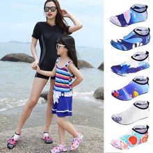 ɳ��Ь��Ů����ˮ�ٸ���ӾЬ��ͯɳ���mˮ�Ϙ��@�s��߅�����_Ь��