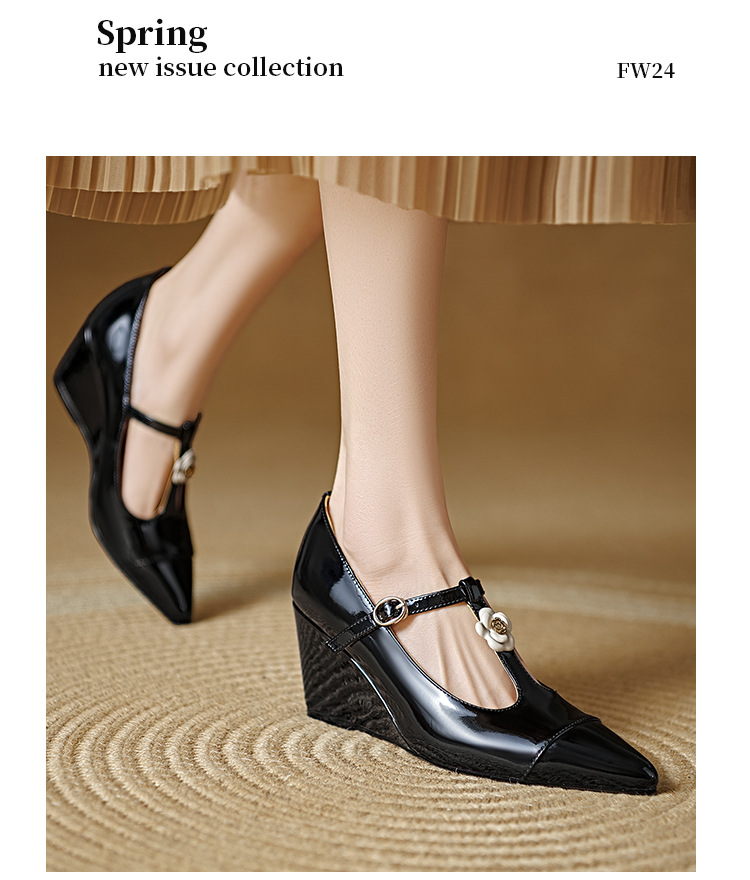 Giày cao gót mũi nhọn Mary Jane quai chữ T đính hoa sơn trà, gót 7 cm — màu đen, Rượu vang đỏ chi tiết 15